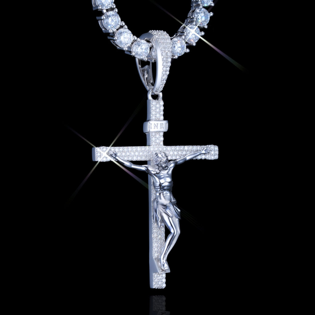 925S & VVS Moissanite Crucifix Necklace
