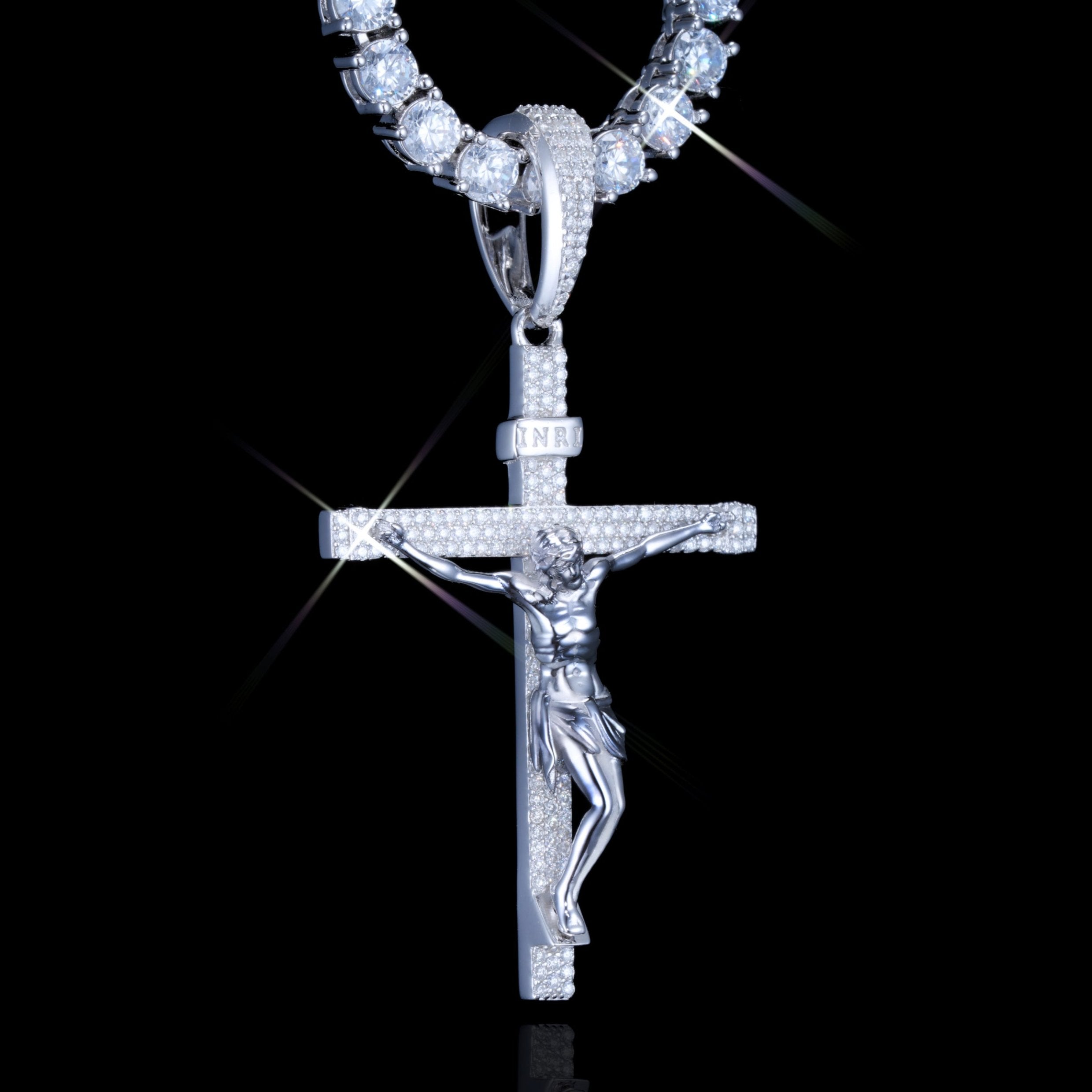 925S & VVS Moissanite Crucifix Necklace