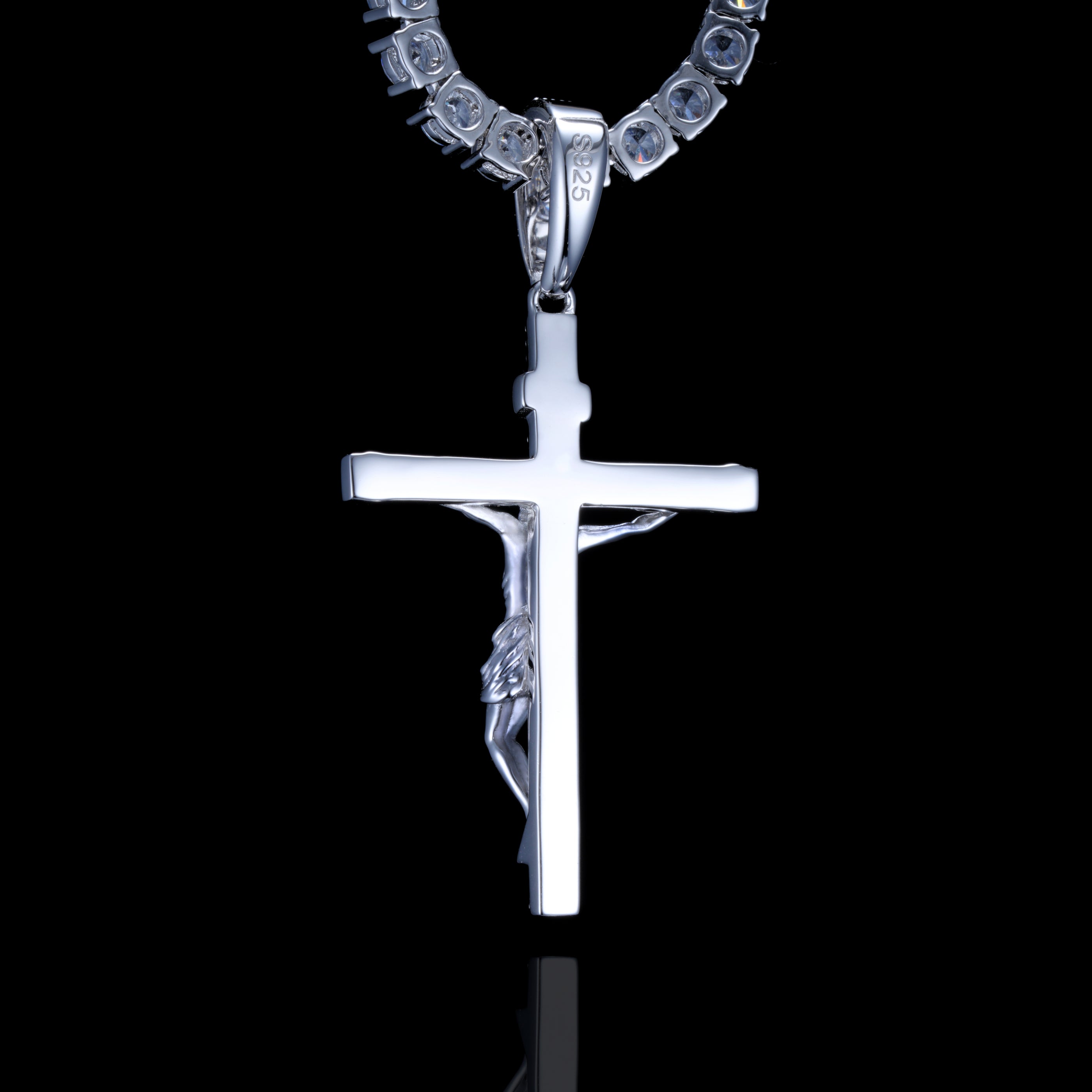 925S & VVS Moissanite Crucifix Necklace