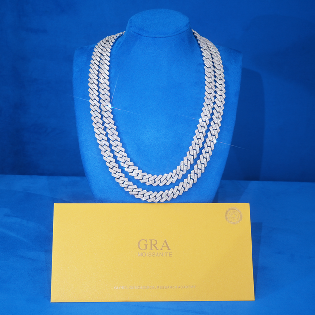 VVS Moissanite 12MM Prong Cuban Link Chain Main Image