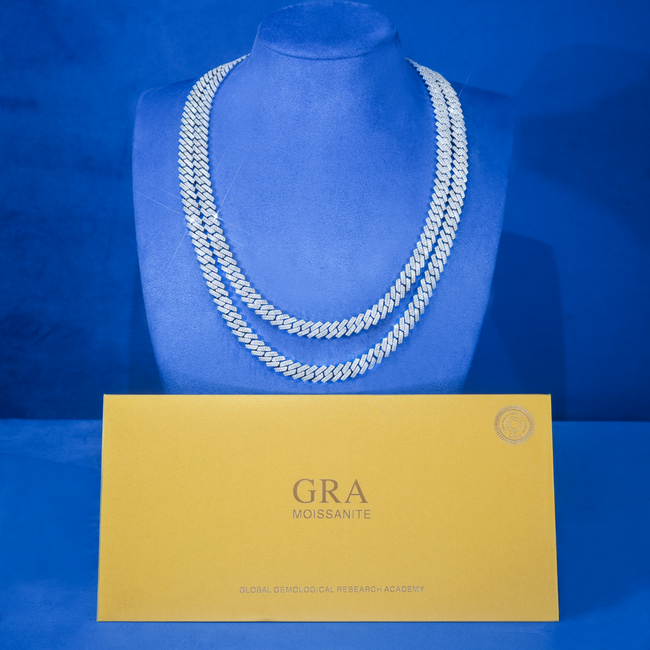 VVS Moissanite 8.5MM Prong Cuban Link Chain Main Image