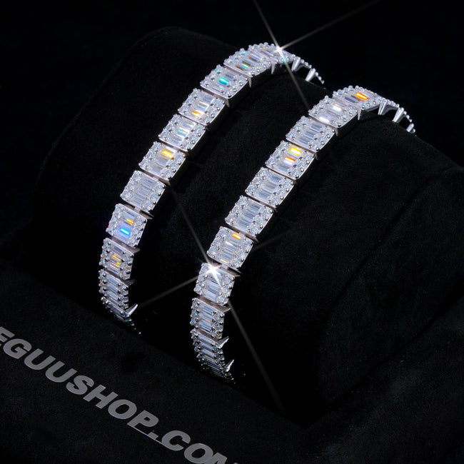 925S & VVS Moissanite 8MM Bageutte Bracelet Hover Image