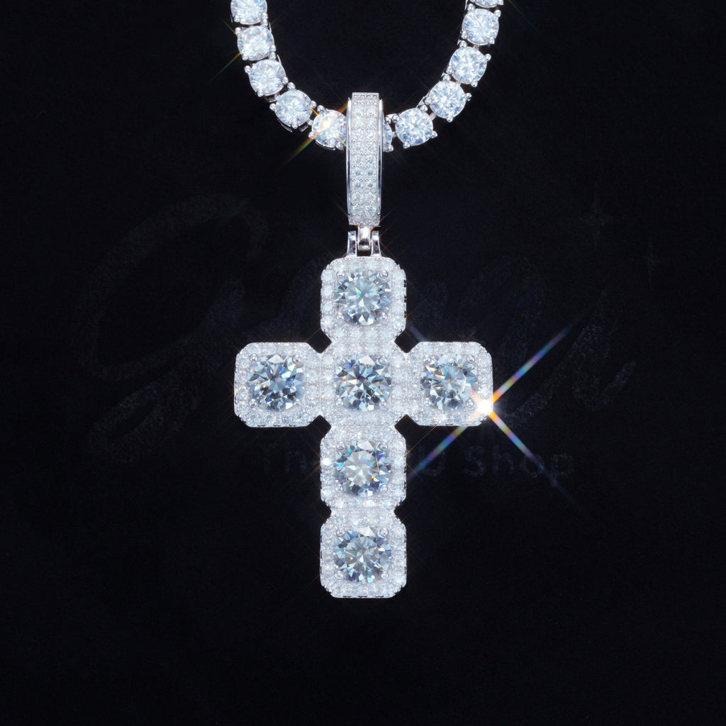 8.0 Carat VVS Moissanite Gemstone Cross Necklace In White Gold