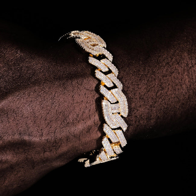 12mm Prong Baguette Curb Bracelet 18K Gold Hover Image