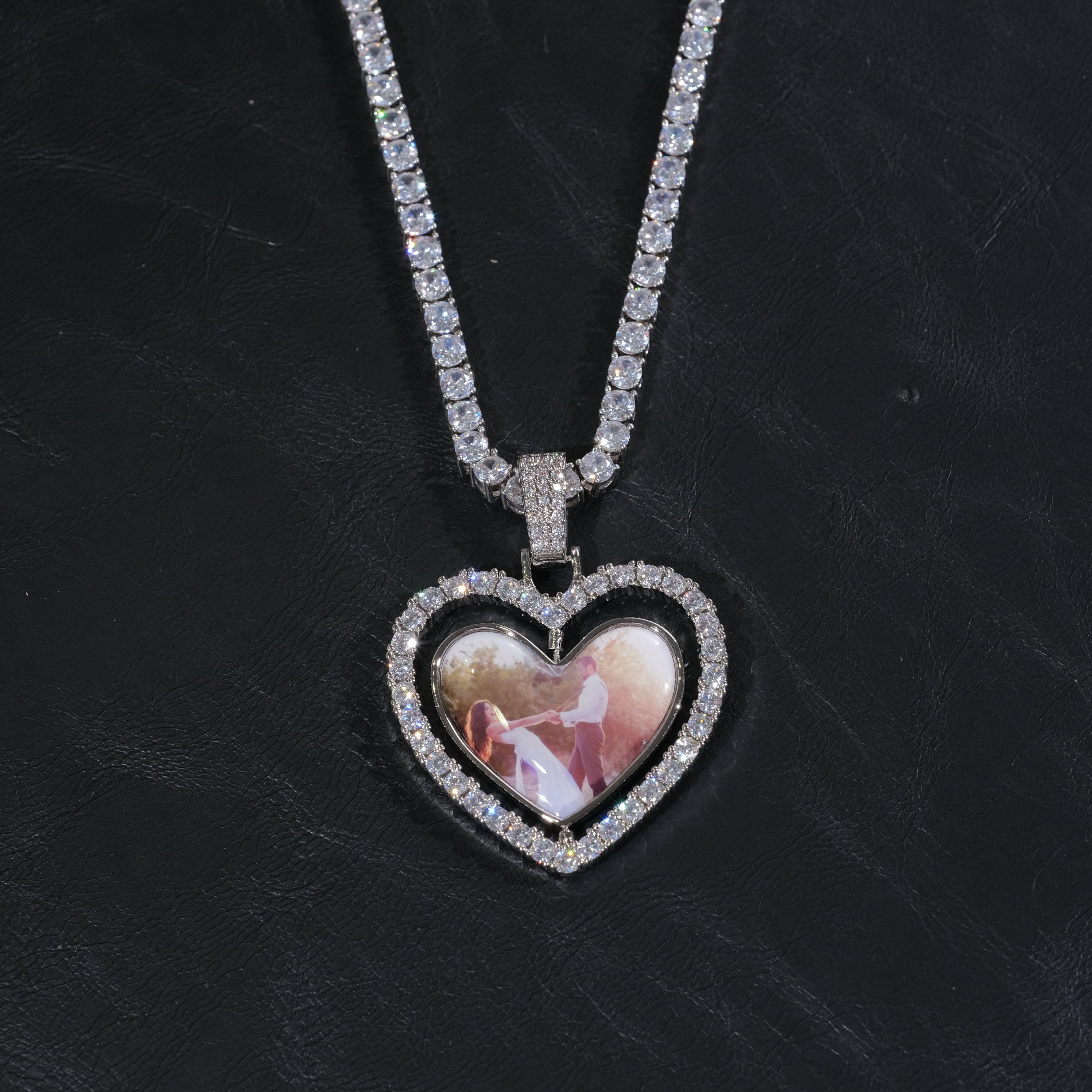 3D Spinning 2-Faced Heart Custom Picture Pendant